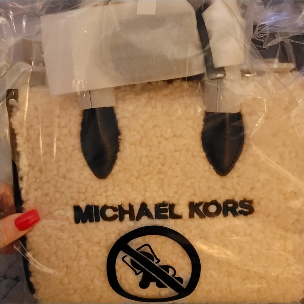 Michael Kors Cream and Black Crossbody Sheepskin Bag - Picture 7 of 8